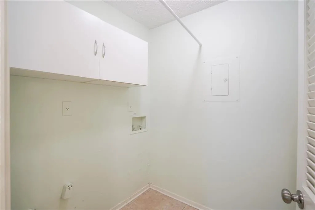 6818 Glenridge Drive Unit D, Sandy Springs, Georgia 30328, 1 Bedroom Bedrooms, ,1 BathroomBathrooms,Residential,Sold,6818 Glenridge Drive Unit D,7071899