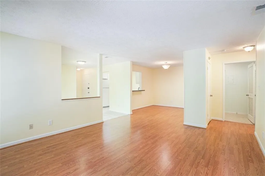 6818 Glenridge Drive Unit D, Sandy Springs, Georgia 30328, 1 Bedroom Bedrooms, ,1 BathroomBathrooms,Residential,Sold,6818 Glenridge Drive Unit D,7071899