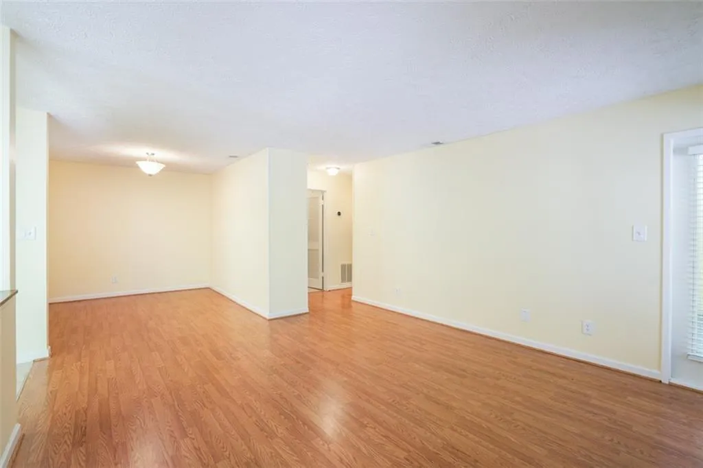 6818 Glenridge Drive Unit D, Sandy Springs, Georgia 30328, 1 Bedroom Bedrooms, ,1 BathroomBathrooms,Residential,Sold,6818 Glenridge Drive Unit D,7071899