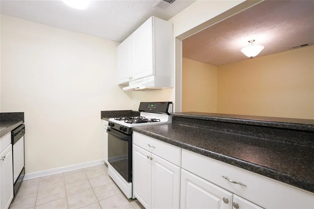 6818 Glenridge Drive Unit D, Sandy Springs, Georgia 30328, 1 Bedroom Bedrooms, ,1 BathroomBathrooms,Residential,Sold,6818 Glenridge Drive Unit D,7071899