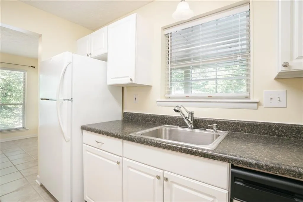 6818 Glenridge Drive Unit D, Sandy Springs, Georgia 30328, 1 Bedroom Bedrooms, ,1 BathroomBathrooms,Residential,Sold,6818 Glenridge Drive Unit D,7071899