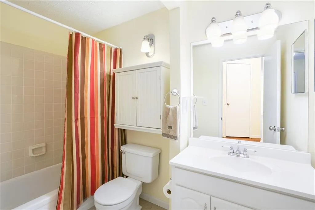 6818 Glenridge Drive Unit D, Sandy Springs, Georgia 30328, 1 Bedroom Bedrooms, ,1 BathroomBathrooms,Residential,Sold,6818 Glenridge Drive Unit D,7071899