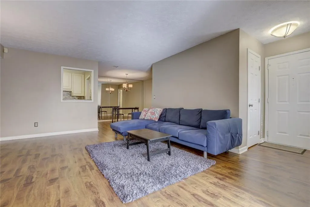 1001 Vicksburg Place, Sandy Springs, Georgia 30350, 2 Bedrooms Bedrooms, ,2 BathroomsBathrooms,Residential,Sold,1001 Vicksburg Place,5933192