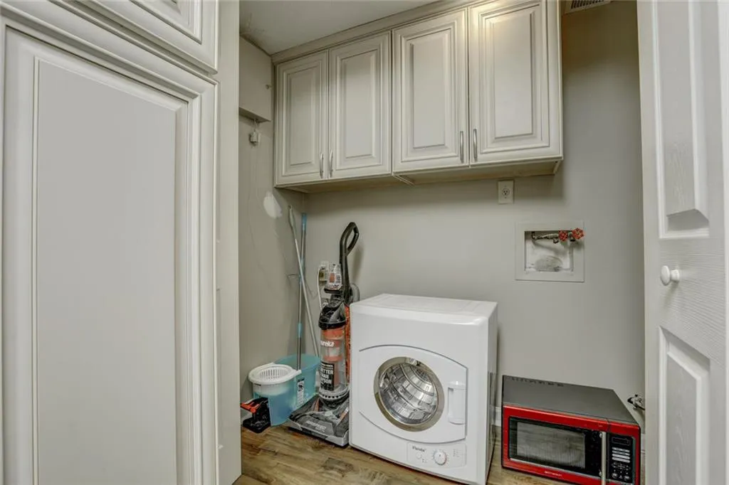 1001 Vicksburg Place, Sandy Springs, Georgia 30350, 2 Bedrooms Bedrooms, ,2 BathroomsBathrooms,Residential,Sold,1001 Vicksburg Place,5933192