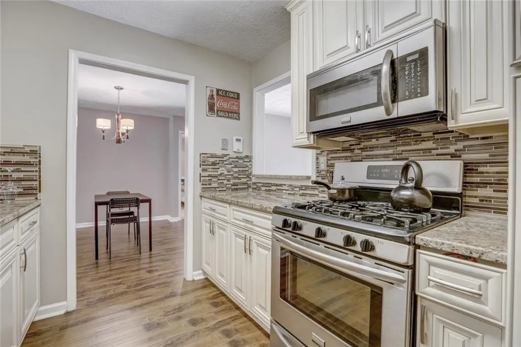 1001 Vicksburg Place, Sandy Springs, Georgia 30350, 2 Bedrooms Bedrooms, ,2 BathroomsBathrooms,Residential,Sold,1001 Vicksburg Place,5933192