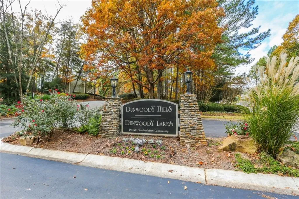 1001 Vicksburg Place, Sandy Springs, Georgia 30350, 2 Bedrooms Bedrooms, ,2 BathroomsBathrooms,Residential,Sold,1001 Vicksburg Place,5933192