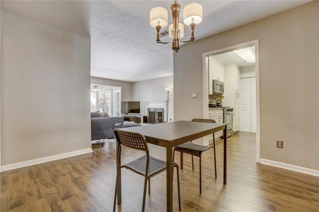 1001 Vicksburg Place, Sandy Springs, Georgia 30350, 2 Bedrooms Bedrooms, ,2 BathroomsBathrooms,Residential,Sold,1001 Vicksburg Place,5933192