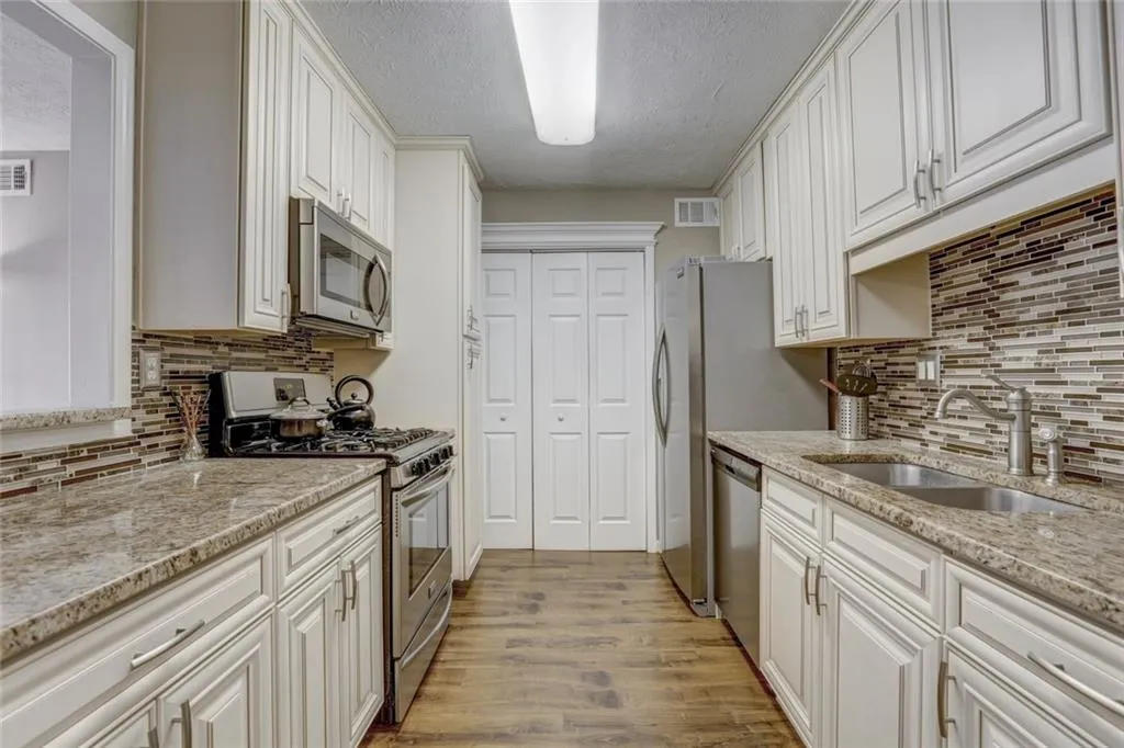 1001 Vicksburg Place, Sandy Springs, Georgia 30350, 2 Bedrooms Bedrooms, ,2 BathroomsBathrooms,Residential,Sold,1001 Vicksburg Place,5933192