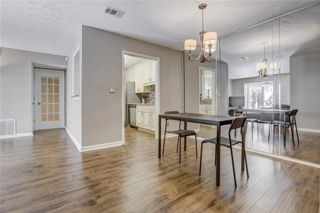 1001 Vicksburg Place, Sandy Springs, Georgia 30350, 2 Bedrooms Bedrooms, ,2 BathroomsBathrooms,Residential,Sold,1001 Vicksburg Place,5933192