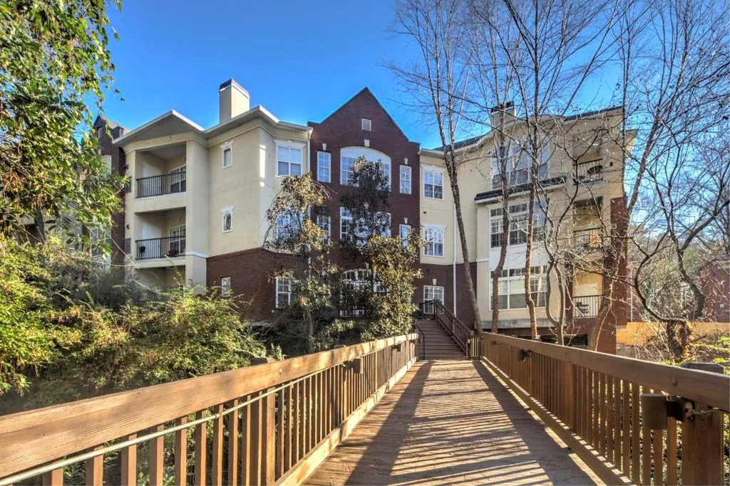 424 Lindbergh Drive Ne Unit 201, Atlanta, Georgia 30305, 2 Bedrooms Bedrooms, ,2 BathroomsBathrooms,Residential,Sold,424 Lindbergh Drive Ne Unit 201,5798841