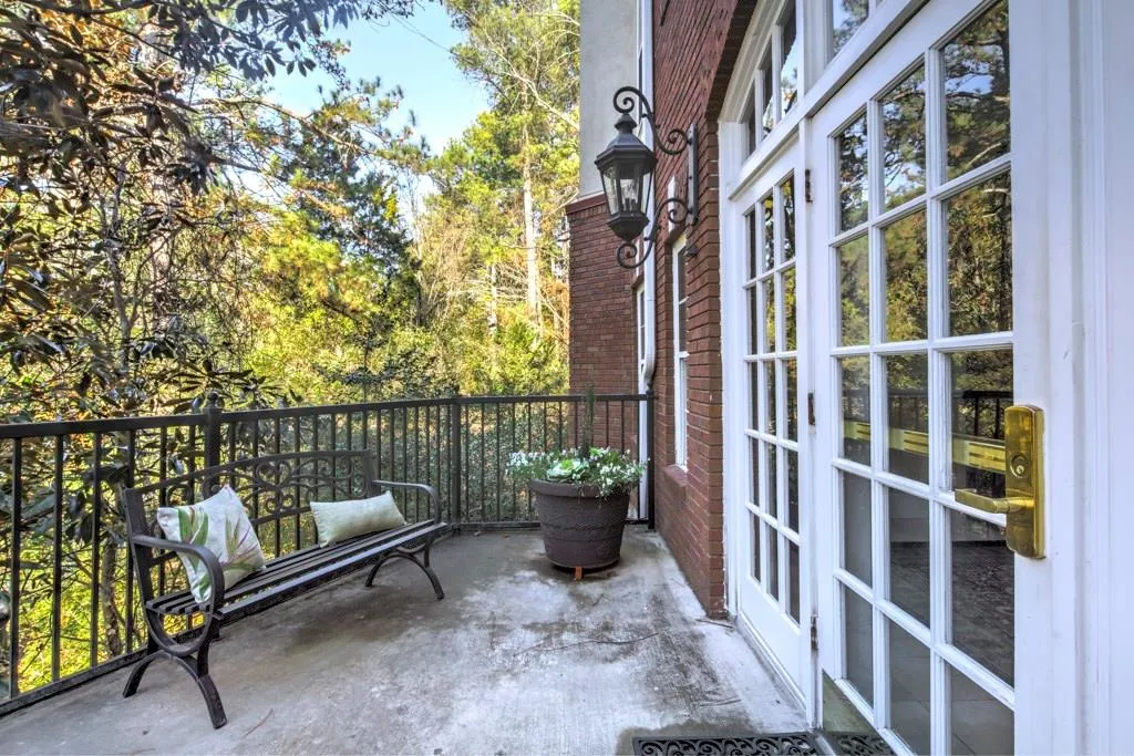 424 Lindbergh Drive Ne Unit 201, Atlanta, Georgia 30305, 2 Bedrooms Bedrooms, ,2 BathroomsBathrooms,Residential,Sold,424 Lindbergh Drive Ne Unit 201,5798841