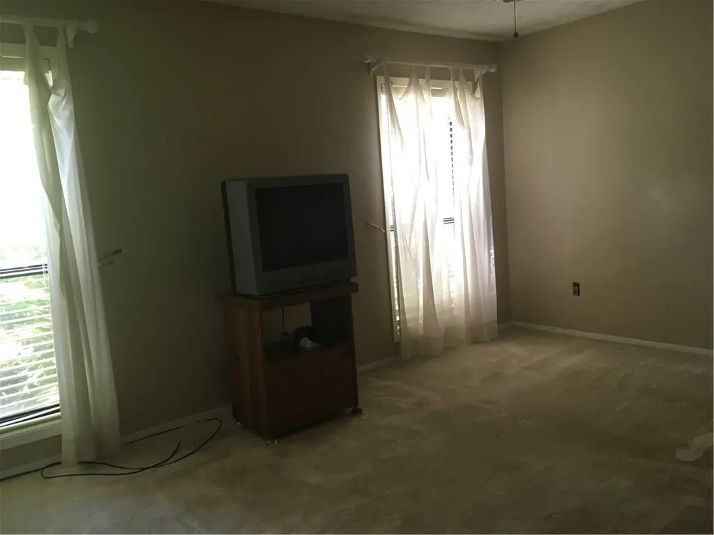 306 Woodcliff Drive N Unit 306, Atlanta, Georgia 30350, 1 Bedroom Bedrooms, ,1 BathroomBathrooms,Residential,Sold,306 Woodcliff Drive N Unit 306,5729460