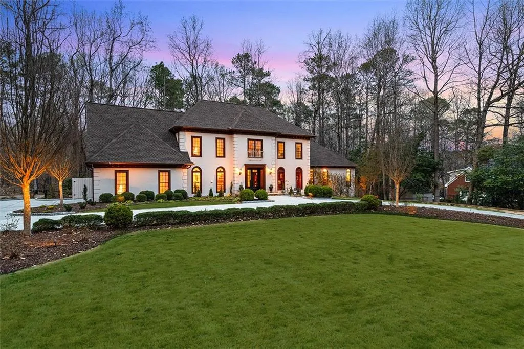 2010 Spalding Drive, Sandy Springs, Georgia 30350, 5 Bedrooms Bedrooms, ,5 BathroomsBathrooms,Residential,Sold,2010 Spalding Drive,7350747