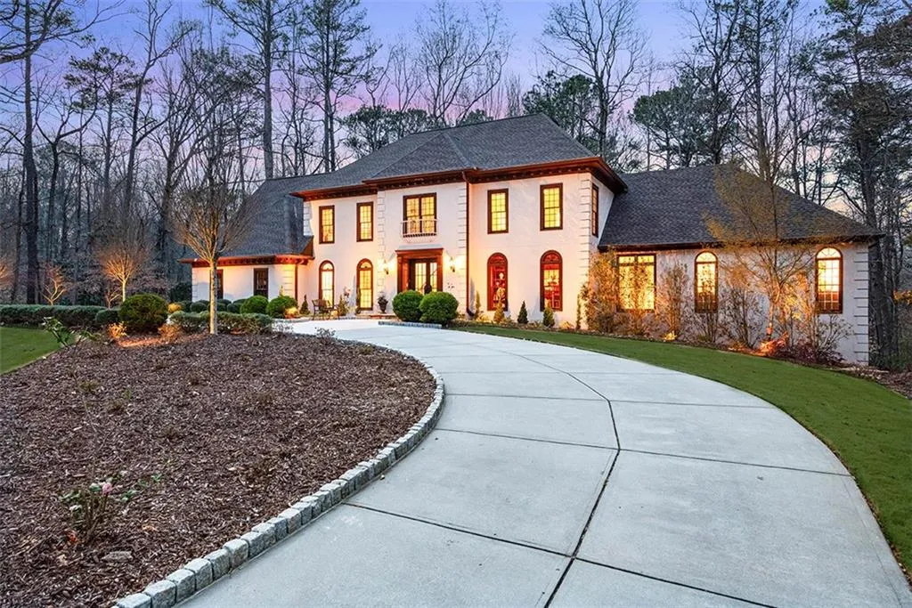 2010 Spalding Drive, Sandy Springs, Georgia 30350, 5 Bedrooms Bedrooms, ,5 BathroomsBathrooms,Residential,Sold,2010 Spalding Drive,7350747