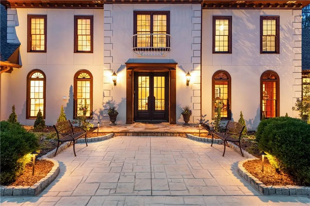 2010 Spalding Drive, Sandy Springs, Georgia 30350, 5 Bedrooms Bedrooms, ,5 BathroomsBathrooms,Residential,Sold,2010 Spalding Drive,7350747