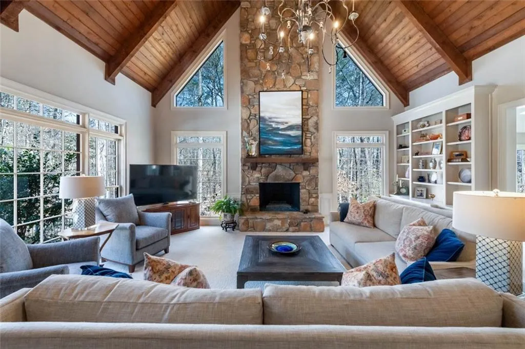 2010 Spalding Drive, Sandy Springs, Georgia 30350, 5 Bedrooms Bedrooms, ,5 BathroomsBathrooms,Residential,Sold,2010 Spalding Drive,7350747