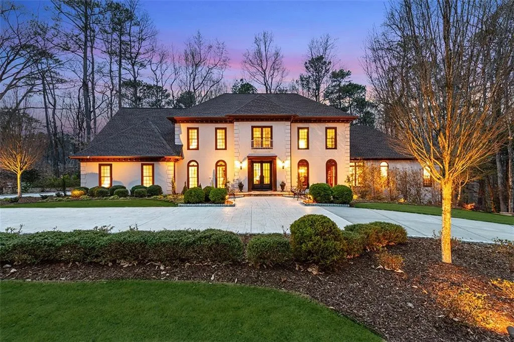 2010 Spalding Drive, Sandy Springs, Georgia 30350, 5 Bedrooms Bedrooms, ,5 BathroomsBathrooms,Residential,Sold,2010 Spalding Drive,7350747