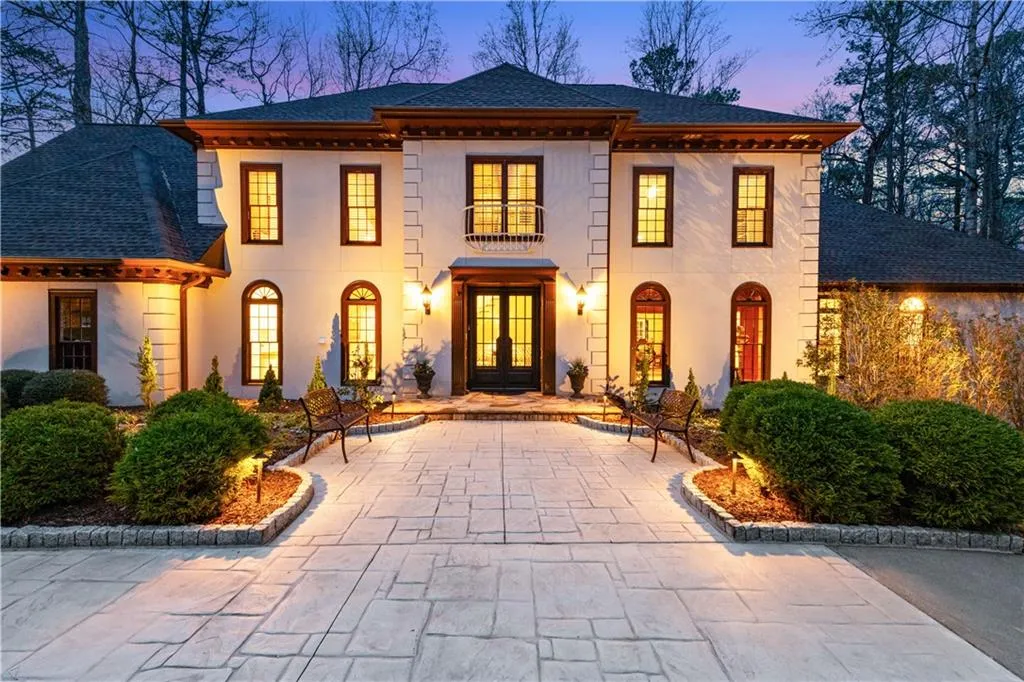 2010 Spalding Drive, Sandy Springs, Georgia 30350, 5 Bedrooms Bedrooms, ,5 BathroomsBathrooms,Residential,Sold,2010 Spalding Drive,7350747