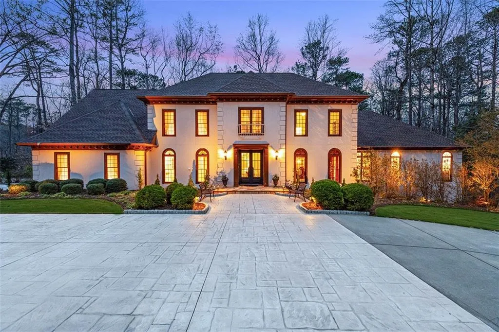 2010 Spalding Drive, Sandy Springs, Georgia 30350, 5 Bedrooms Bedrooms, ,5 BathroomsBathrooms,Residential,Sold,2010 Spalding Drive,7350747