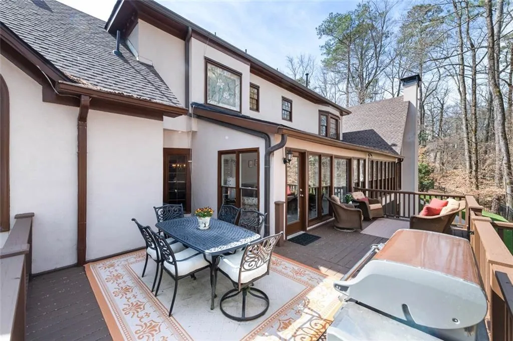 2010 Spalding Drive, Sandy Springs, Georgia 30350, 5 Bedrooms Bedrooms, ,5 BathroomsBathrooms,Residential,Sold,2010 Spalding Drive,7350747