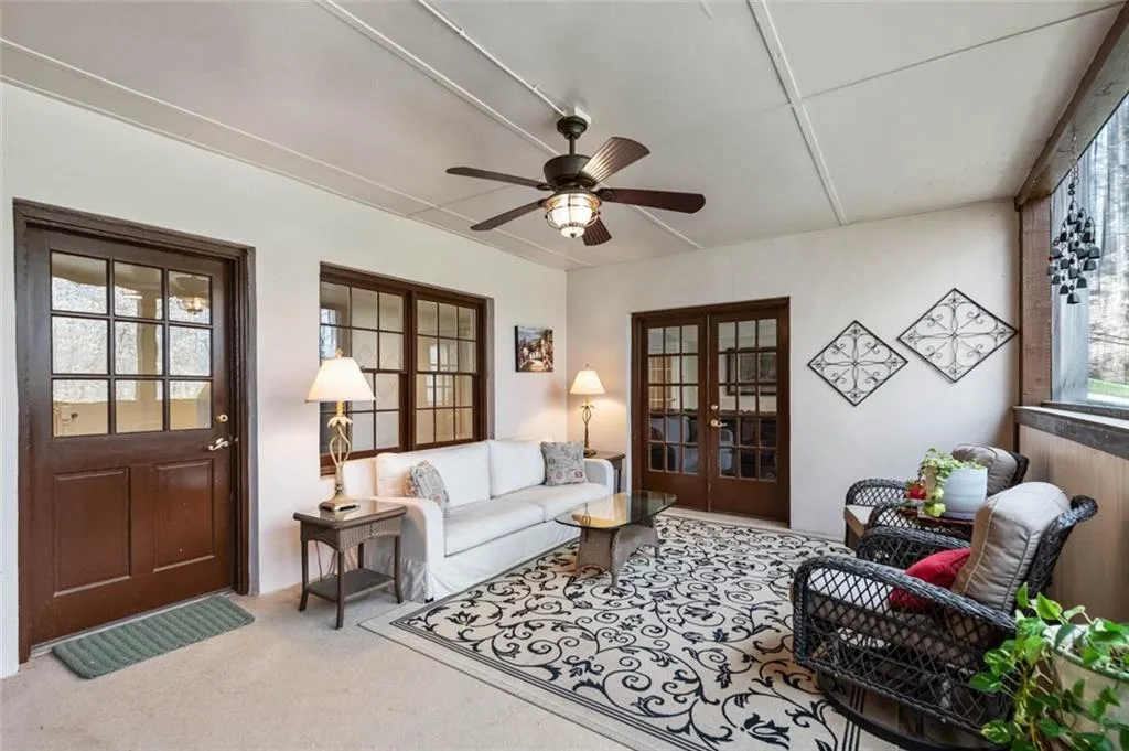 Screen Porch Off Terrace Level