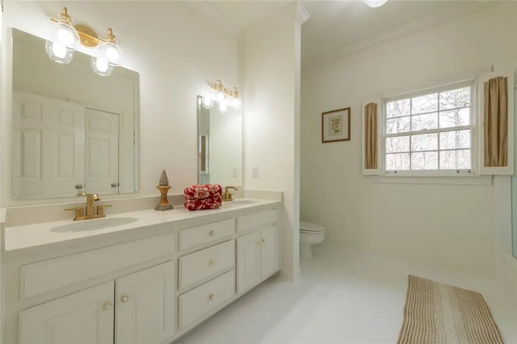 2010 Spalding Drive, Sandy Springs, Georgia 30350, 5 Bedrooms Bedrooms, ,5 BathroomsBathrooms,Residential,Sold,2010 Spalding Drive,7350747