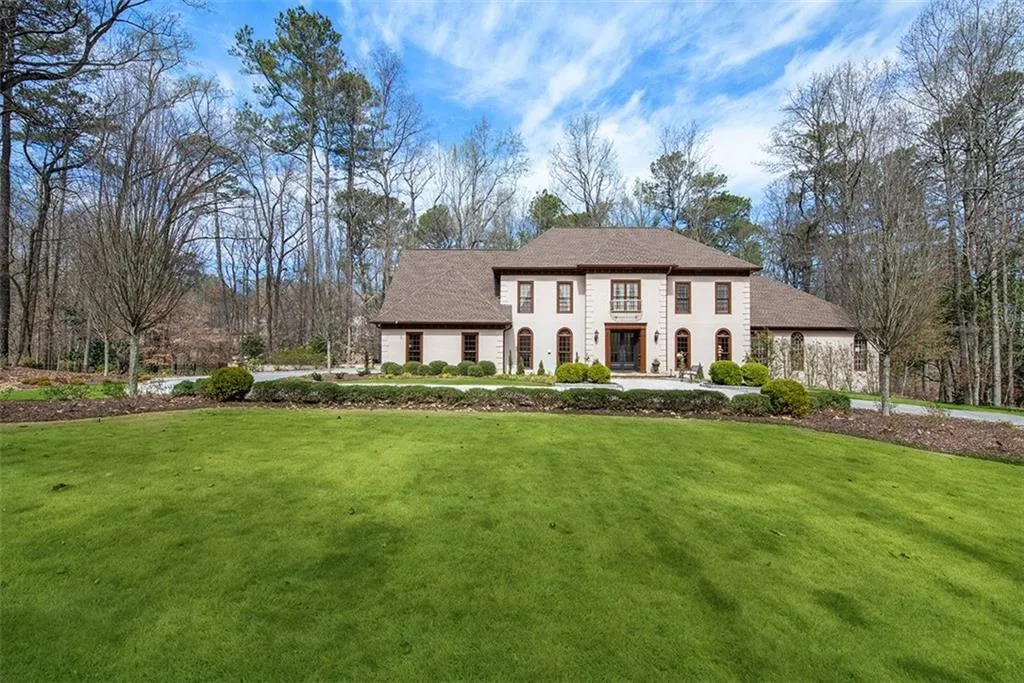 2010 Spalding Drive, Sandy Springs, Georgia 30350, 5 Bedrooms Bedrooms, ,5 BathroomsBathrooms,Residential,Sold,2010 Spalding Drive,7350747