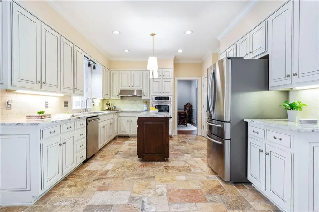 2010 Spalding Drive, Sandy Springs, Georgia 30350, 5 Bedrooms Bedrooms, ,5 BathroomsBathrooms,Residential,Sold,2010 Spalding Drive,7350747