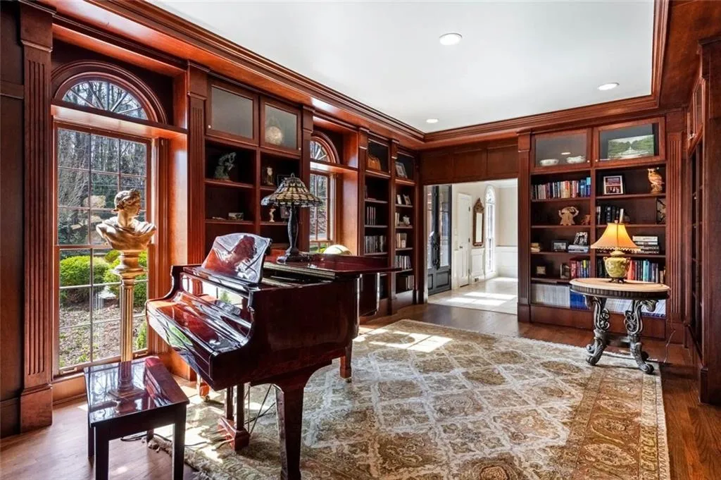 2010 Spalding Drive, Sandy Springs, Georgia 30350, 5 Bedrooms Bedrooms, ,5 BathroomsBathrooms,Residential,Sold,2010 Spalding Drive,7350747