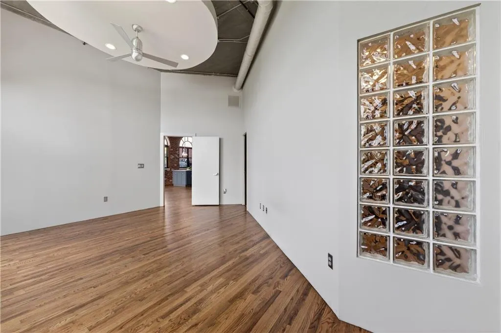 3235 Roswell Road Ne Unit 803, Atlanta, Georgia 30305, 1 Bedroom Bedrooms, 0 ,2 BathroomsBathrooms,Residential,For Sale,3235 Roswell Road Ne Unit 803,7859051
