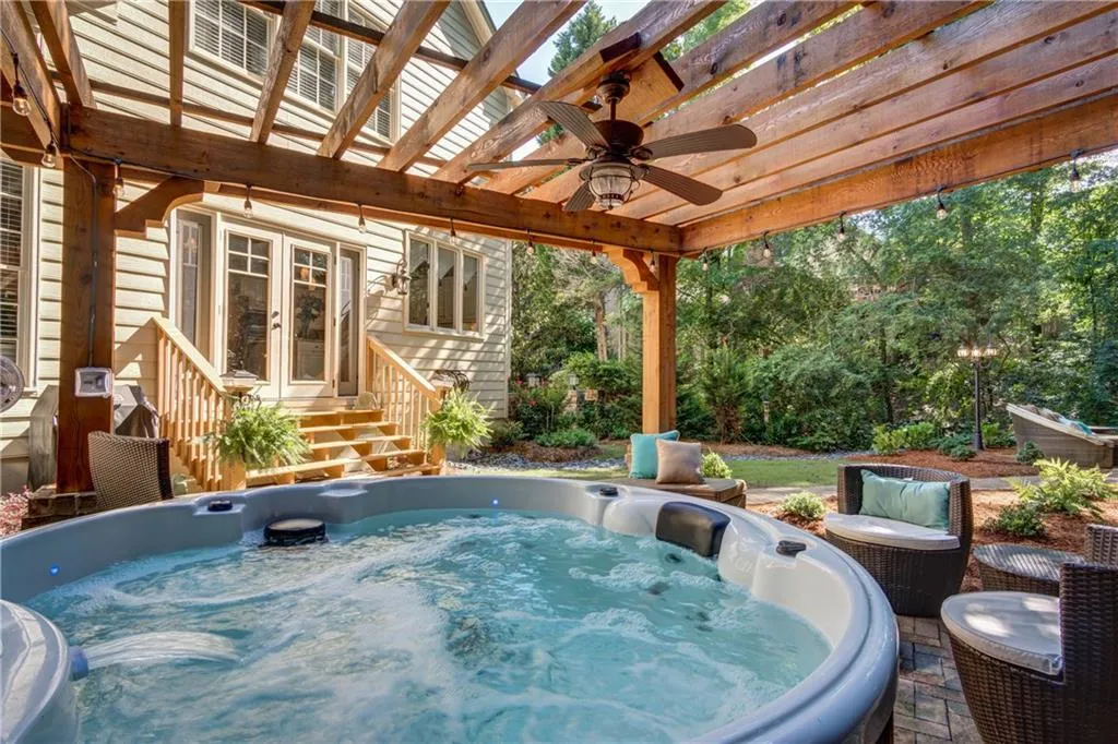 420 Glenridge Close Court, Atlanta, Georgia 30328, 4 Bedrooms Bedrooms, ,2 BathroomsBathrooms,Residential,Sold,420 Glenridge Close Court,5880359