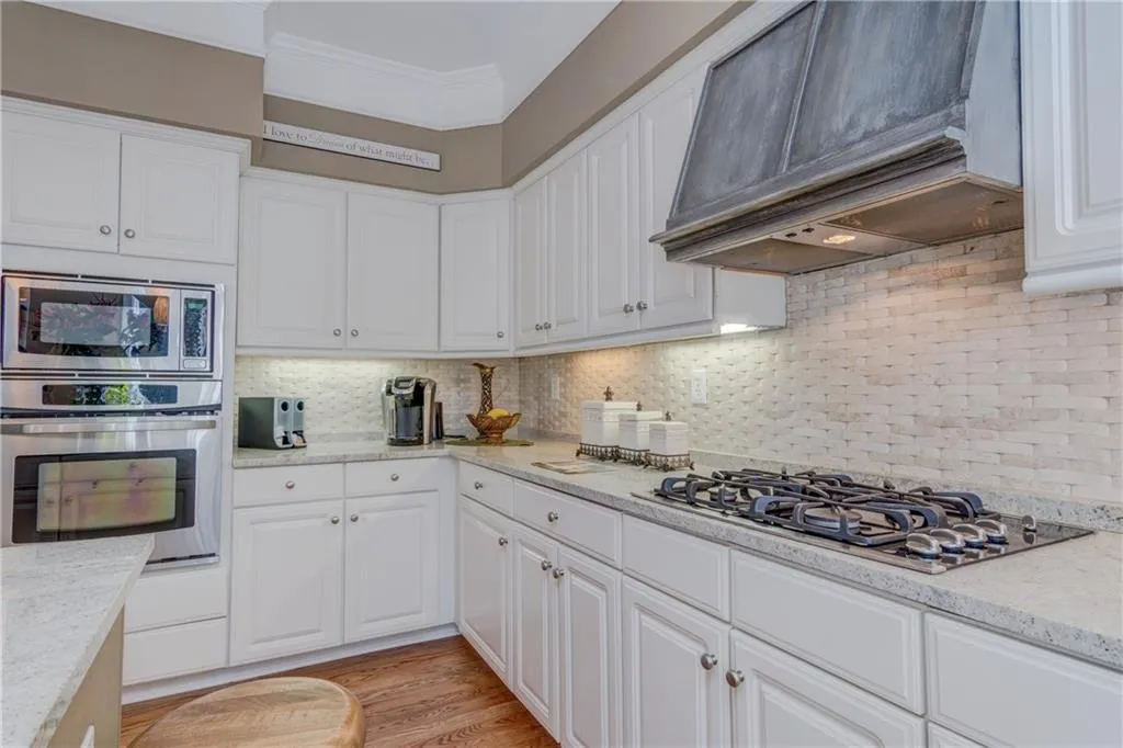 420 Glenridge Close Court, Atlanta, Georgia 30328, 4 Bedrooms Bedrooms, ,2 BathroomsBathrooms,Residential,Sold,420 Glenridge Close Court,5880359