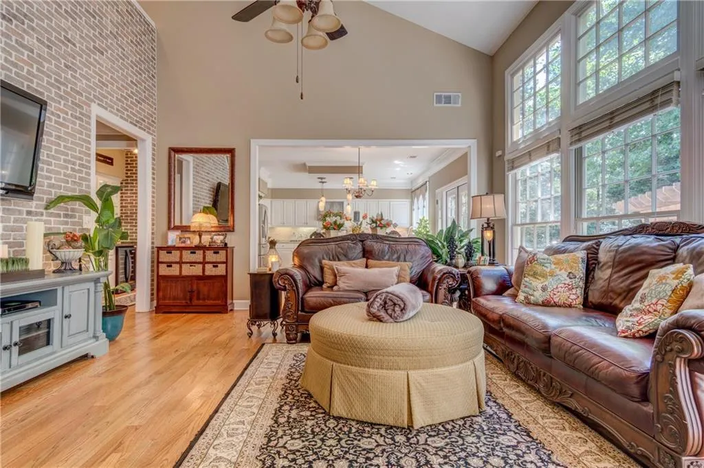 420 Glenridge Close Court, Atlanta, Georgia 30328, 4 Bedrooms Bedrooms, ,2 BathroomsBathrooms,Residential,Sold,420 Glenridge Close Court,5880359