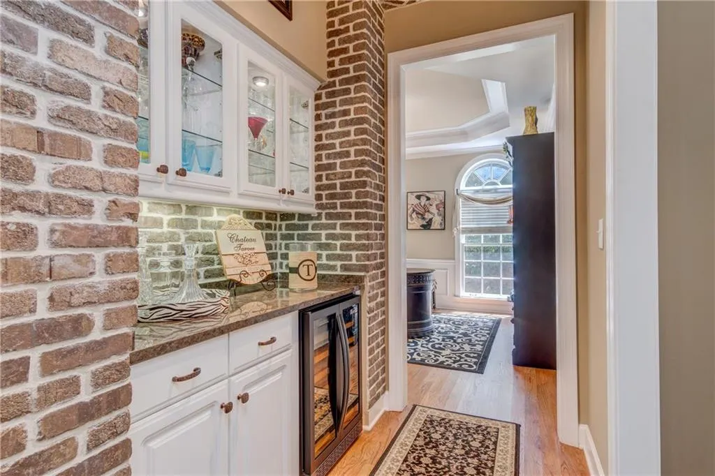 420 Glenridge Close Court, Atlanta, Georgia 30328, 4 Bedrooms Bedrooms, ,2 BathroomsBathrooms,Residential,Sold,420 Glenridge Close Court,5880359