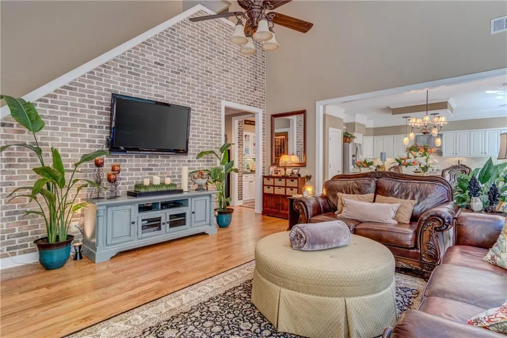 420 Glenridge Close Court, Atlanta, Georgia 30328, 4 Bedrooms Bedrooms, ,2 BathroomsBathrooms,Residential,Sold,420 Glenridge Close Court,5880359