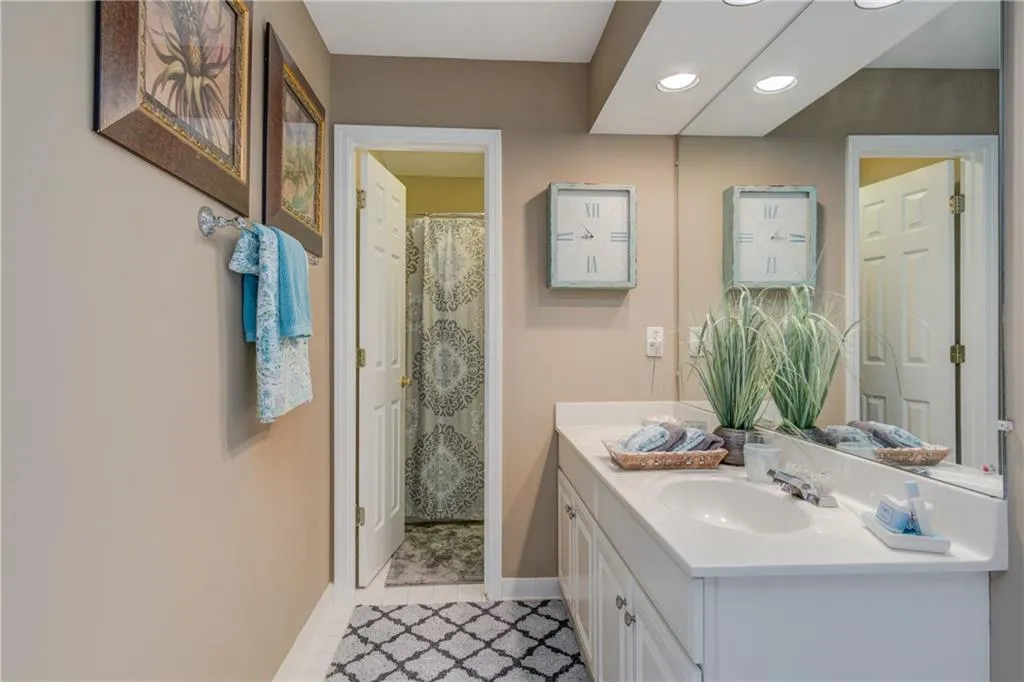 420 Glenridge Close Court, Atlanta, Georgia 30328, 4 Bedrooms Bedrooms, ,2 BathroomsBathrooms,Residential,Sold,420 Glenridge Close Court,5880359