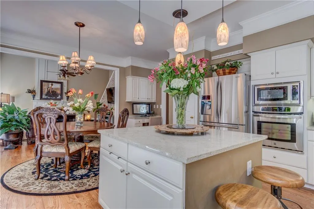 420 Glenridge Close Court, Atlanta, Georgia 30328, 4 Bedrooms Bedrooms, ,2 BathroomsBathrooms,Residential,Sold,420 Glenridge Close Court,5880359