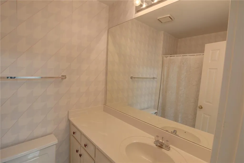 7155 Roswell Road Unit 60, Sandy Springs, Georgia 30328, 3 Bedrooms Bedrooms, ,3 BathroomsBathrooms,Residential,Sold,7155 Roswell Road Unit 60,6541036