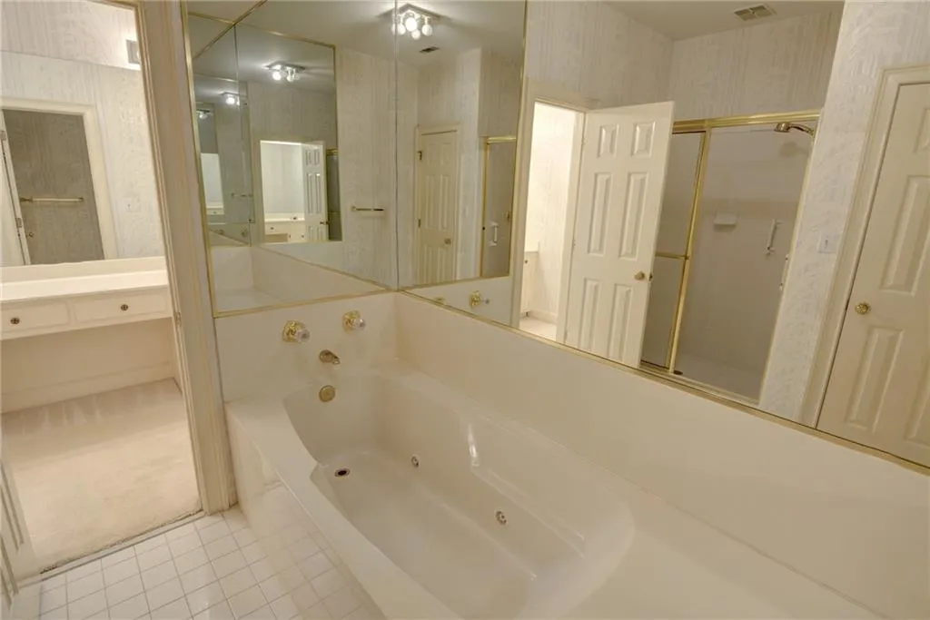 7155 Roswell Road Unit 60, Sandy Springs, Georgia 30328, 3 Bedrooms Bedrooms, ,3 BathroomsBathrooms,Residential,Sold,7155 Roswell Road Unit 60,6541036