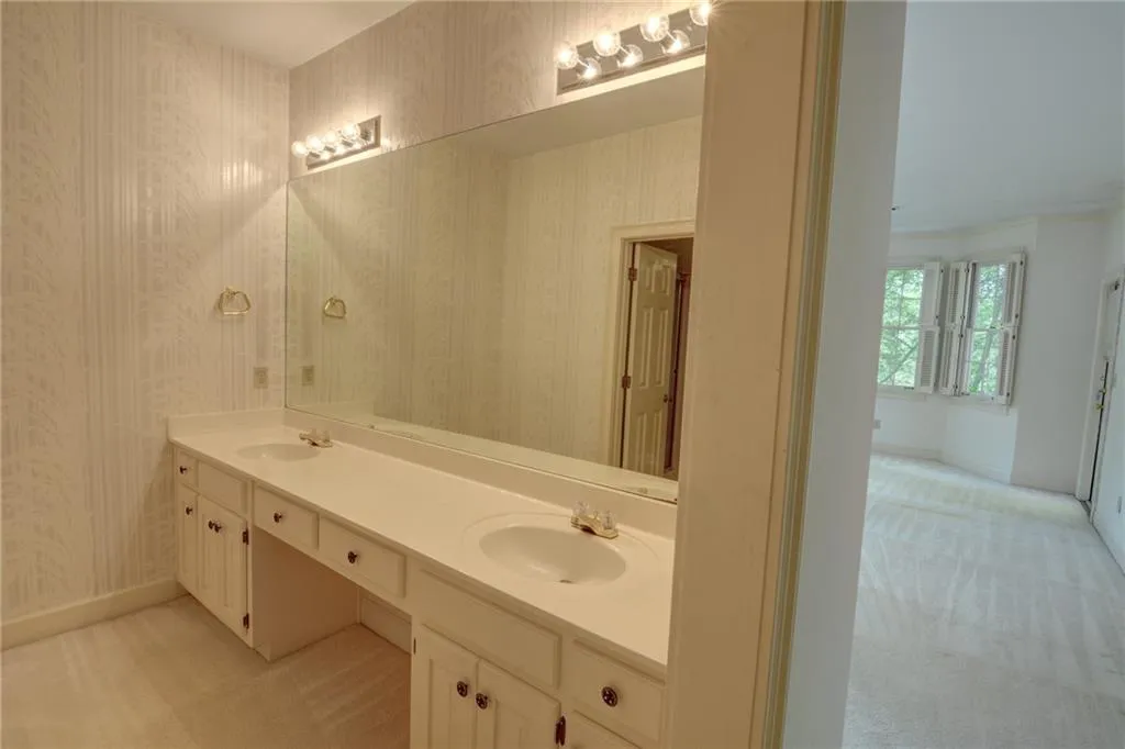 7155 Roswell Road Unit 60, Sandy Springs, Georgia 30328, 3 Bedrooms Bedrooms, ,3 BathroomsBathrooms,Residential,Sold,7155 Roswell Road Unit 60,6541036