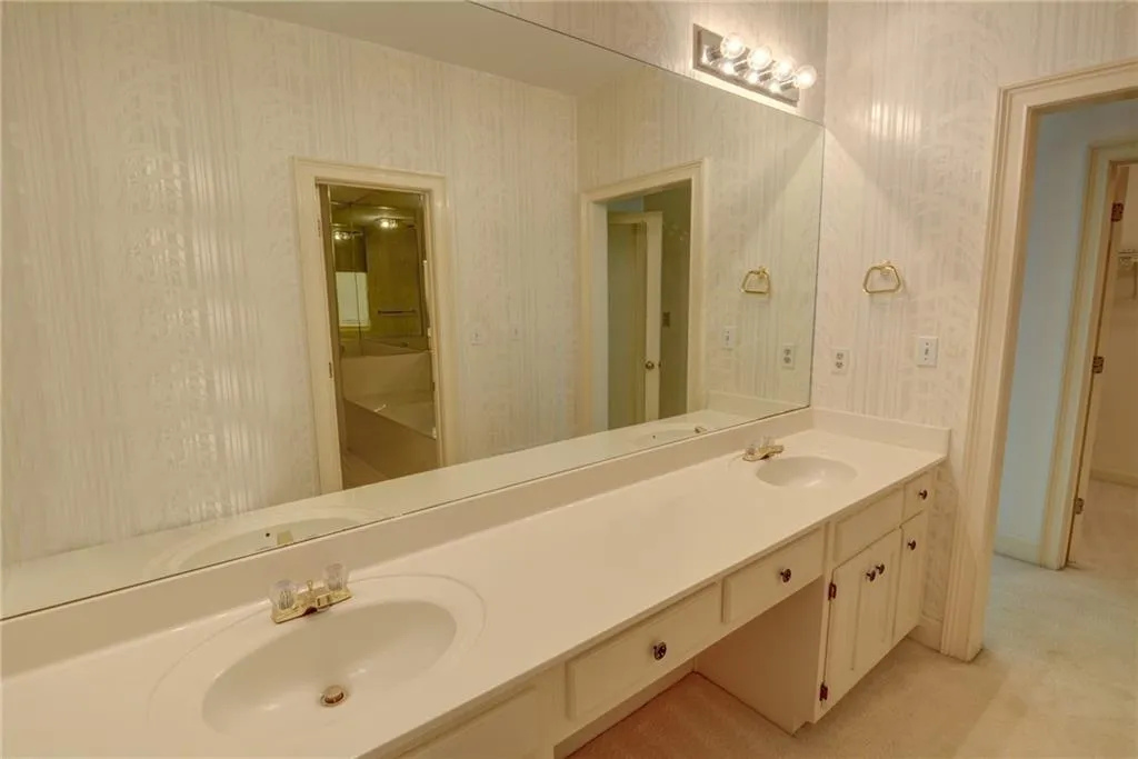 7155 Roswell Road Unit 60, Sandy Springs, Georgia 30328, 3 Bedrooms Bedrooms, ,3 BathroomsBathrooms,Residential,Sold,7155 Roswell Road Unit 60,6541036