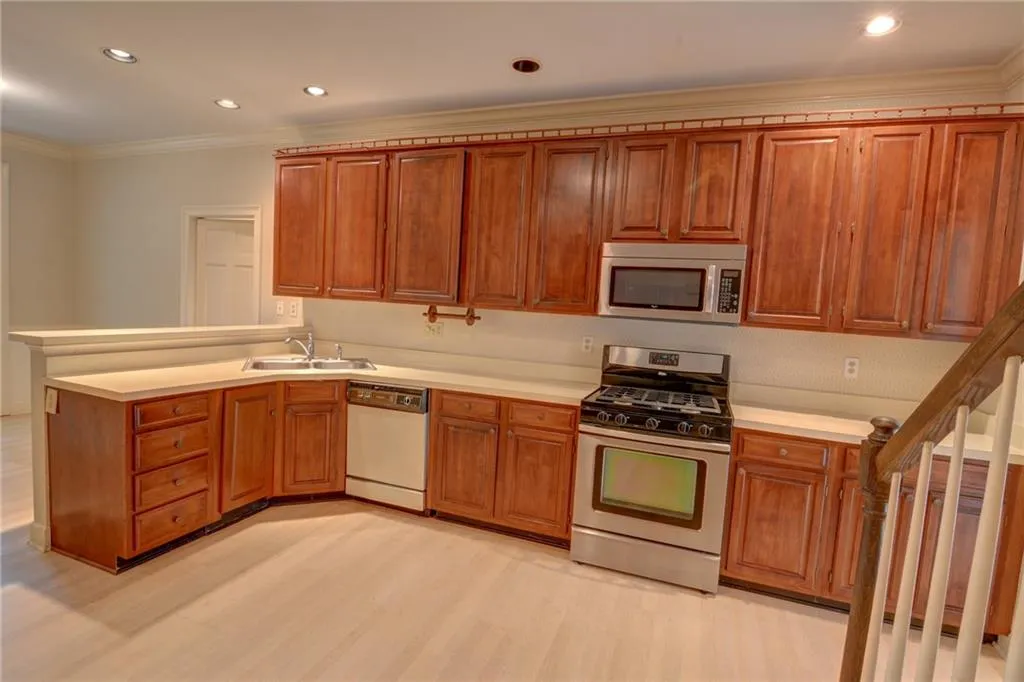 7155 Roswell Road Unit 60, Sandy Springs, Georgia 30328, 3 Bedrooms Bedrooms, ,3 BathroomsBathrooms,Residential,Sold,7155 Roswell Road Unit 60,6541036