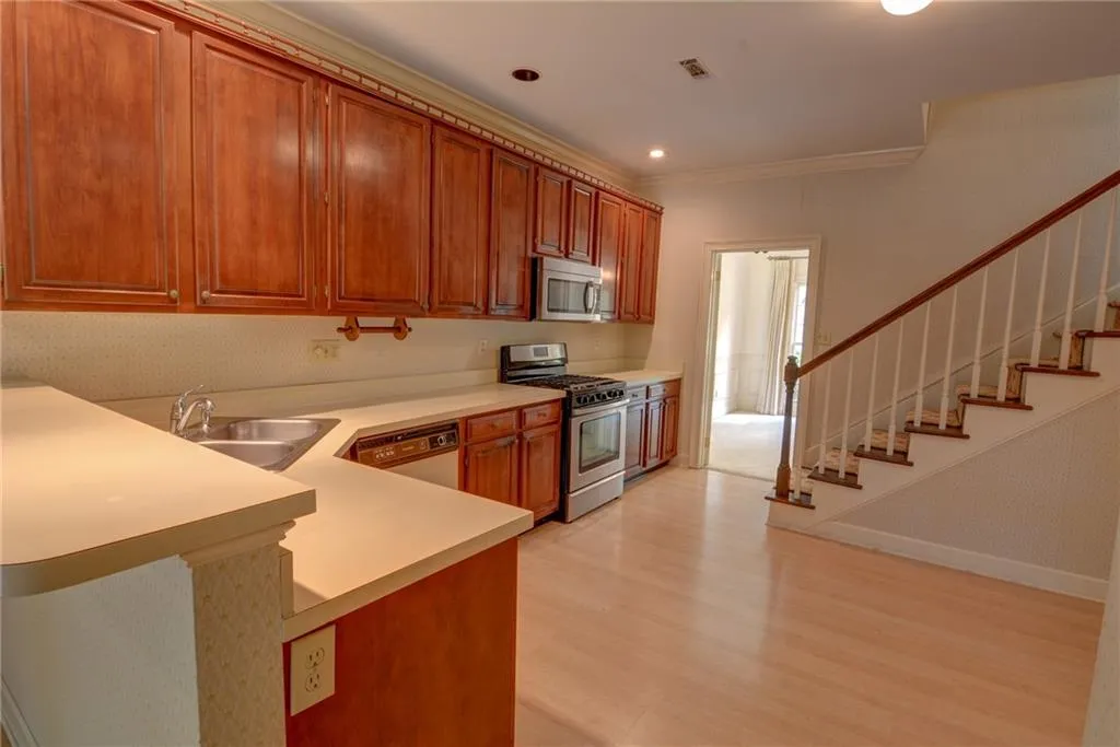 7155 Roswell Road Unit 60, Sandy Springs, Georgia 30328, 3 Bedrooms Bedrooms, ,3 BathroomsBathrooms,Residential,Sold,7155 Roswell Road Unit 60,6541036