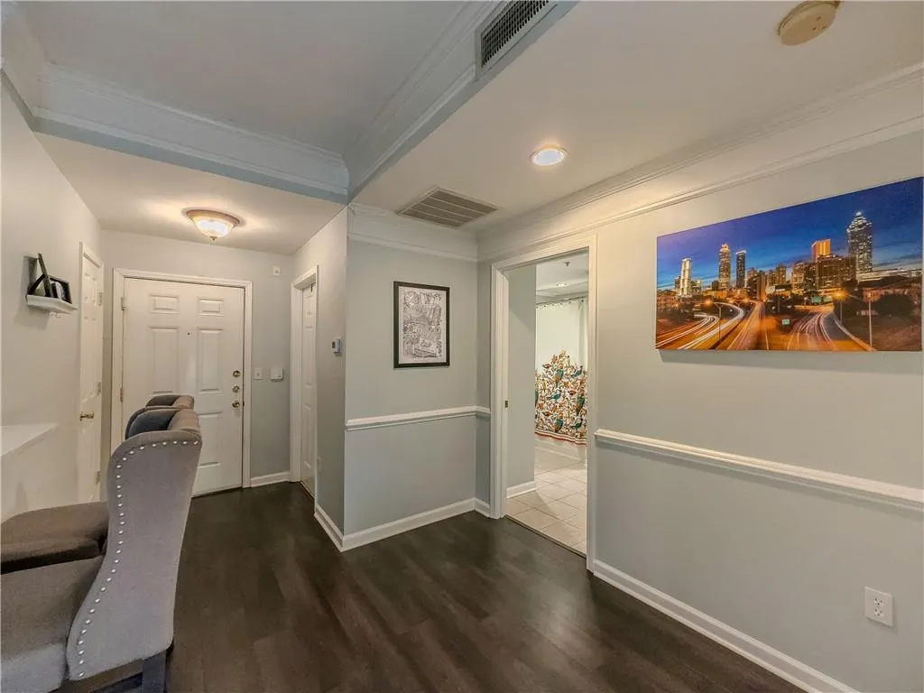 2700 Pine Tree Road Ne Unit 1013, Atlanta, Georgia 30324, 1 Bedroom Bedrooms, ,1 BathroomBathrooms,Residential,Sold,2700 Pine Tree Road Ne Unit 1013,7588806