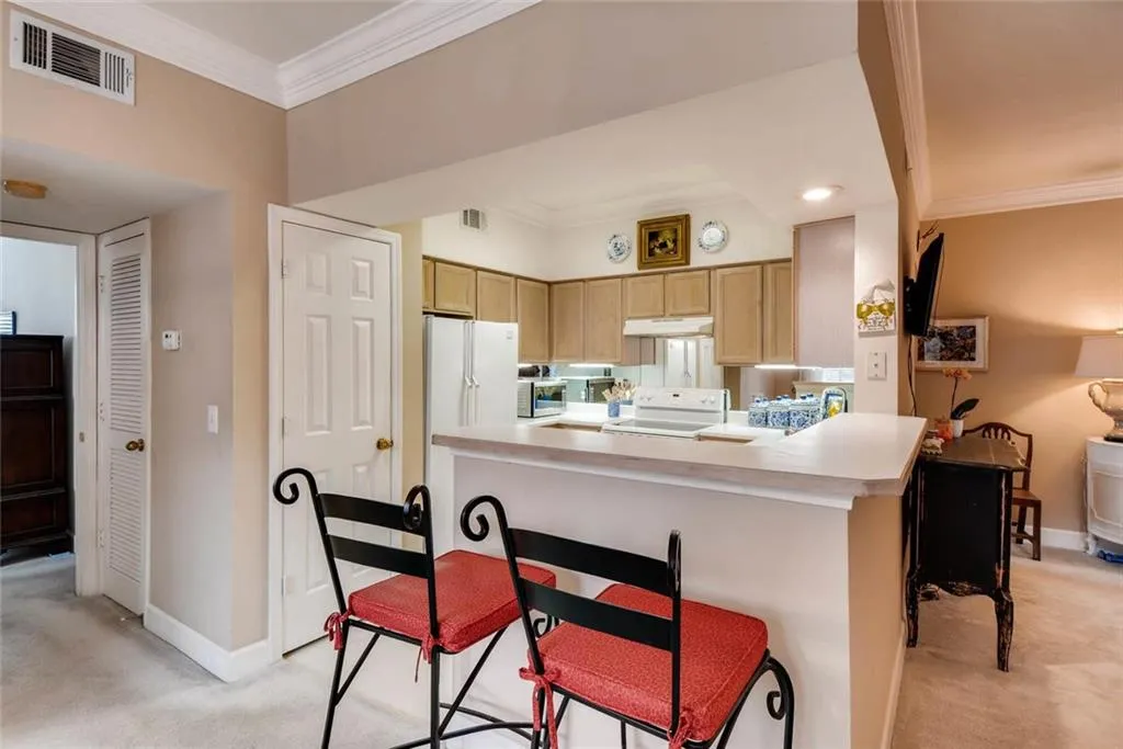 3777 Peachtree Road Ne Unit 1622, Brookhaven, Georgia 30319, 2 Bedrooms Bedrooms, ,2 BathroomsBathrooms,Residential,Sold,3777 Peachtree Road Ne Unit 1622,5969719