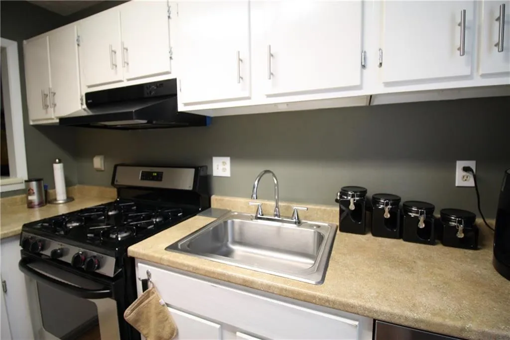407 River Run Drive Unit 407, Sandy Springs, Georgia 30350, 1 Bedroom Bedrooms, ,1 BathroomBathrooms,Residential,Sold,407 River Run Drive Unit 407,5851333