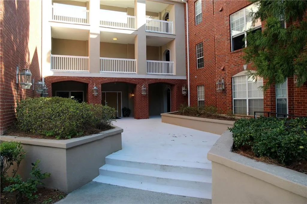 5641 Roswell Road Unit 303, Sandy Springs, Georgia 30342, 2 Bedrooms Bedrooms, ,2 BathroomsBathrooms,Residential,Sold,5641 Roswell Road Unit 303,5661632