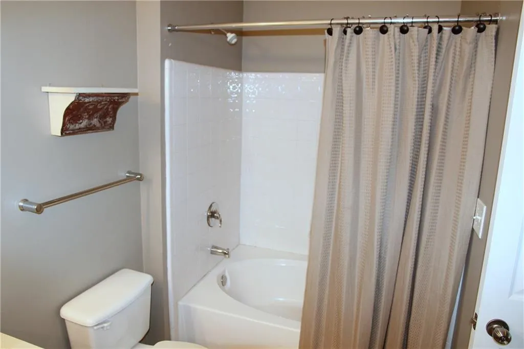 5641 Roswell Road Unit 303, Sandy Springs, Georgia 30342, 2 Bedrooms Bedrooms, ,2 BathroomsBathrooms,Residential,Sold,5641 Roswell Road Unit 303,5661632