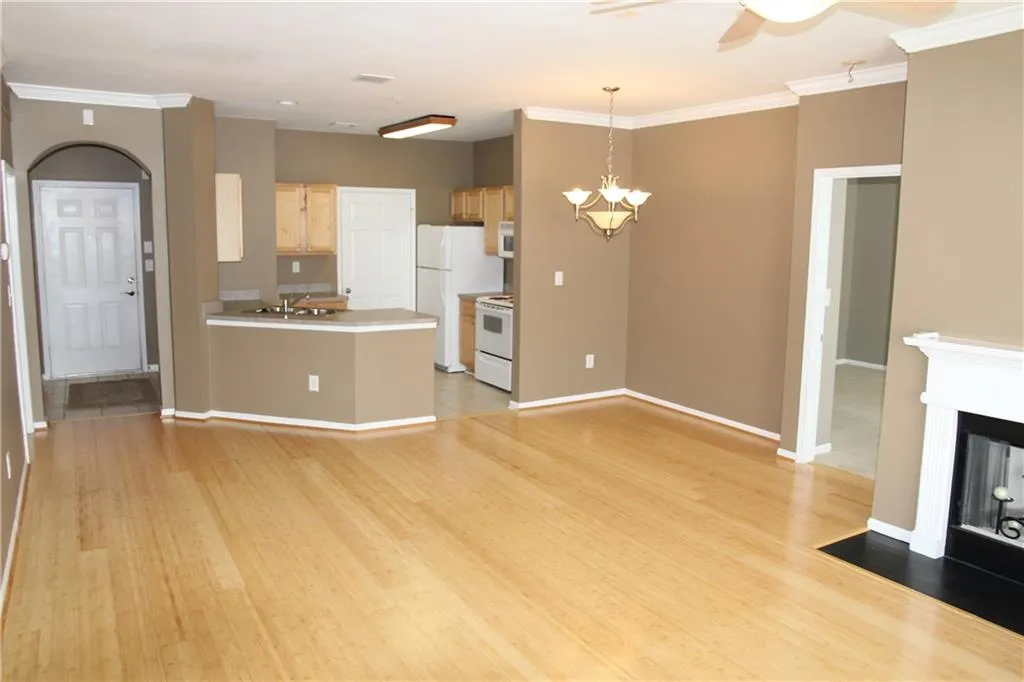 5641 Roswell Road Unit 303, Sandy Springs, Georgia 30342, 2 Bedrooms Bedrooms, ,2 BathroomsBathrooms,Residential,Sold,5641 Roswell Road Unit 303,5661632