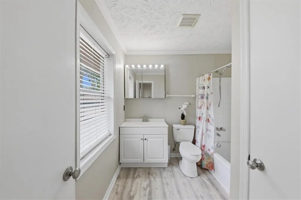 7750 Roswell Road Unit 9f, Sandy Springs, Georgia 30350, 3 Bedrooms Bedrooms, ,2 BathroomsBathrooms,Residential,For Sale,7750 Roswell Road Unit 9f,7764549